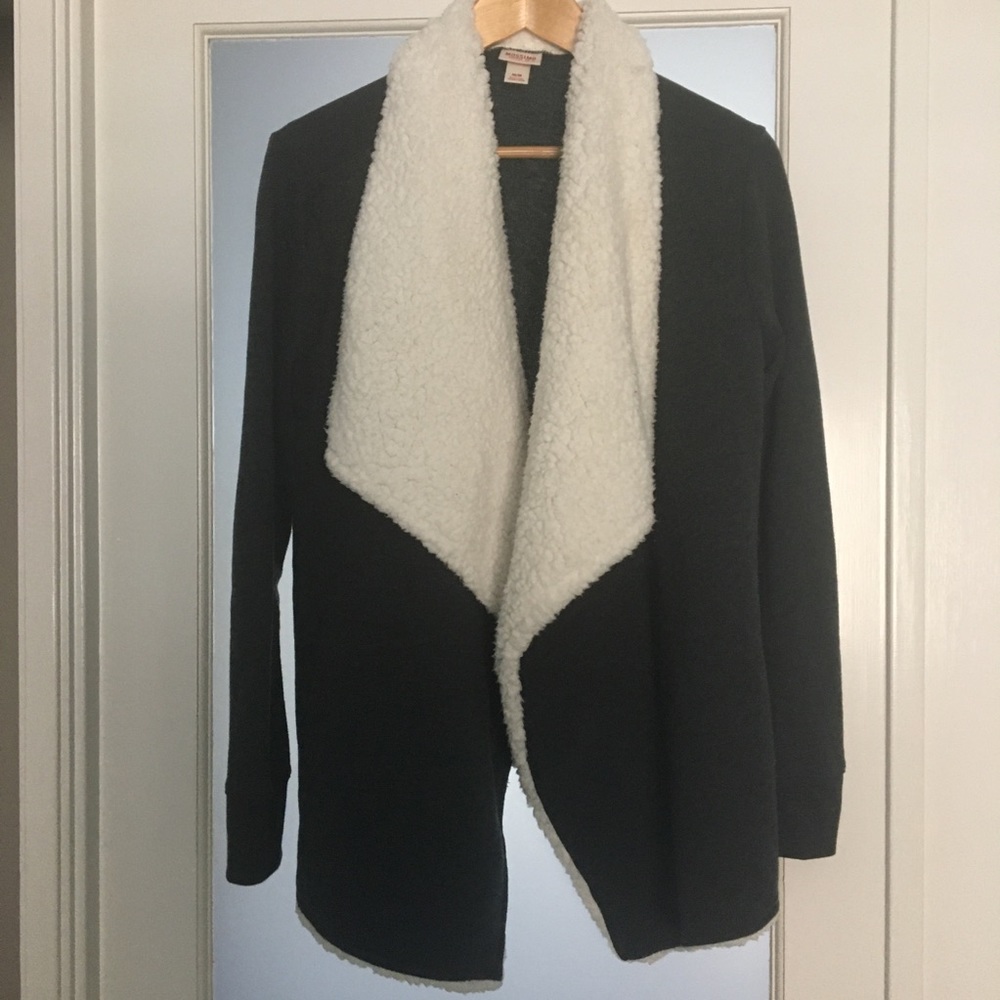 🌿2/$16 Grey and White Cardigan